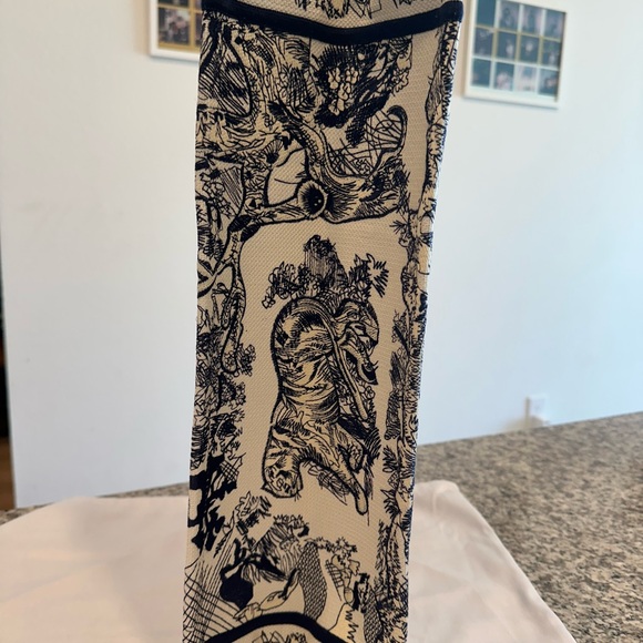 Navy Dior book Tote !!💙 - Picture 9 of 10